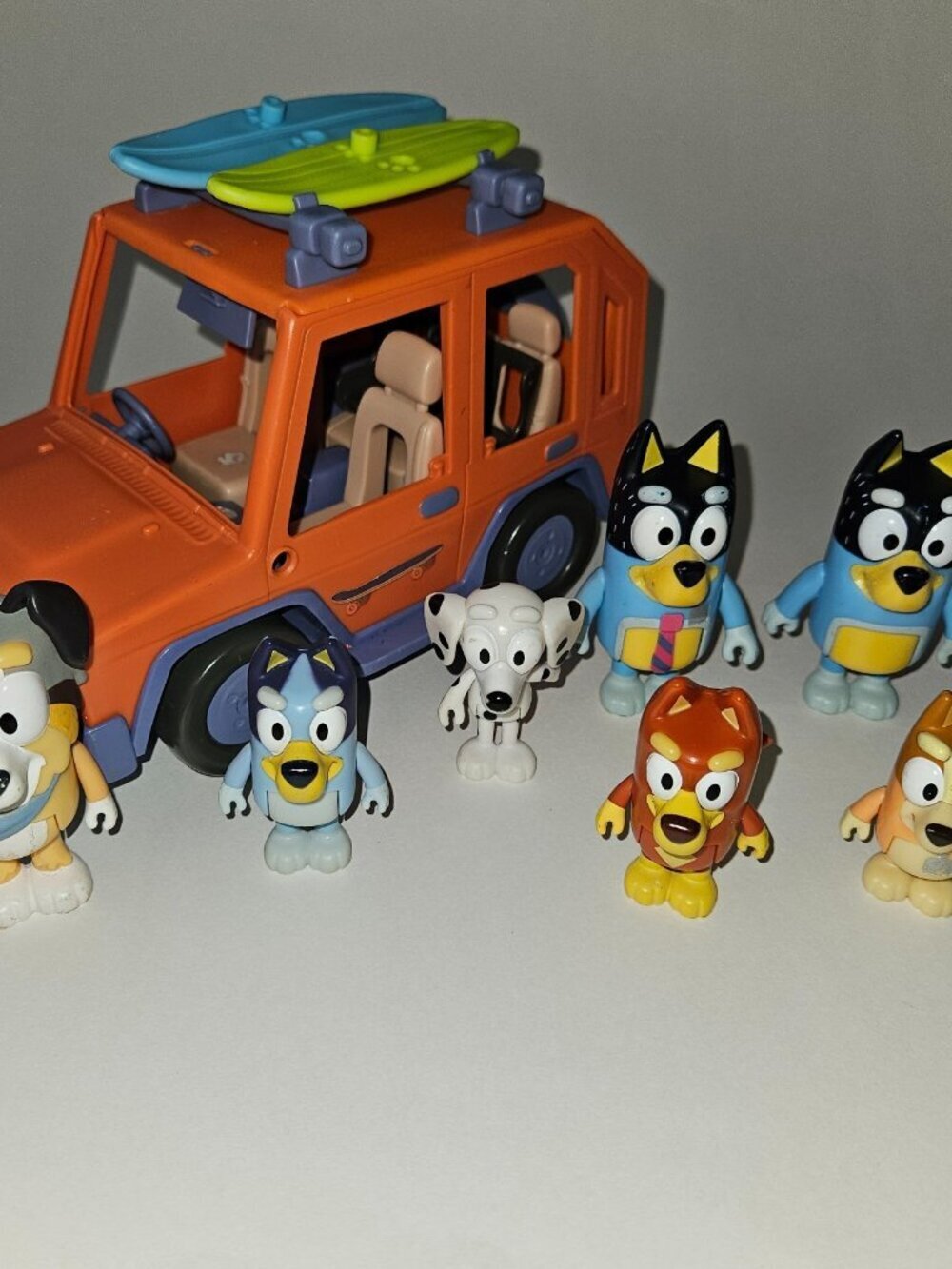 Bluey Heeler Family Vehicle Toy Lot Surfboards Calypso Bandit Rusty Bingo Chloe